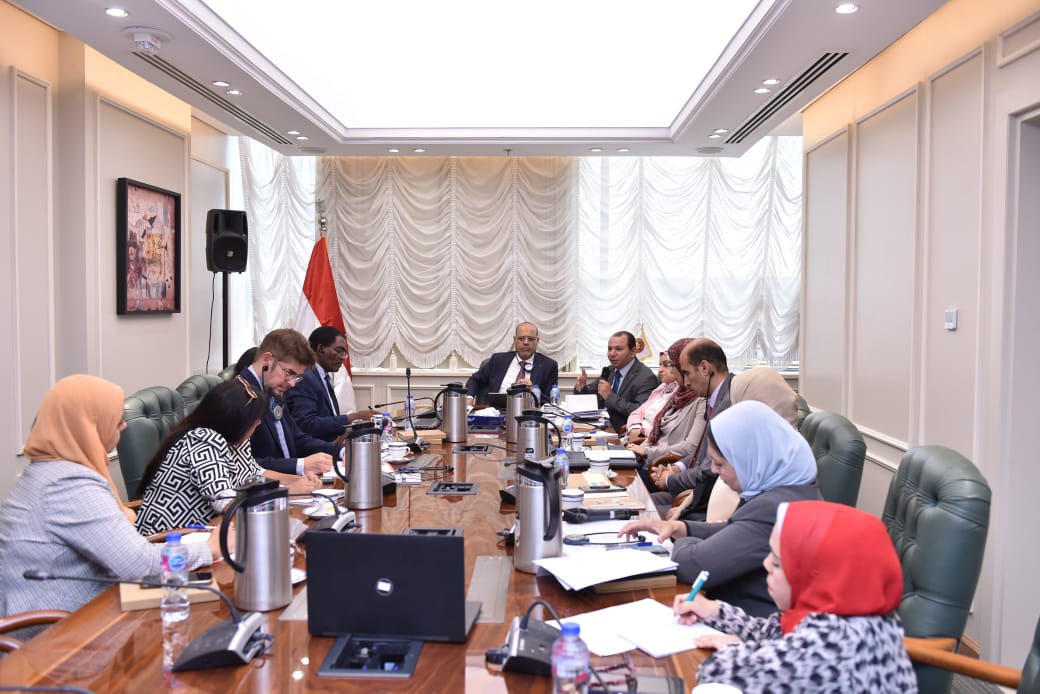 وزير القوى العامله 